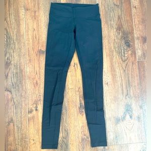 Lululemon size 6 Wunder Under low rise tights in black